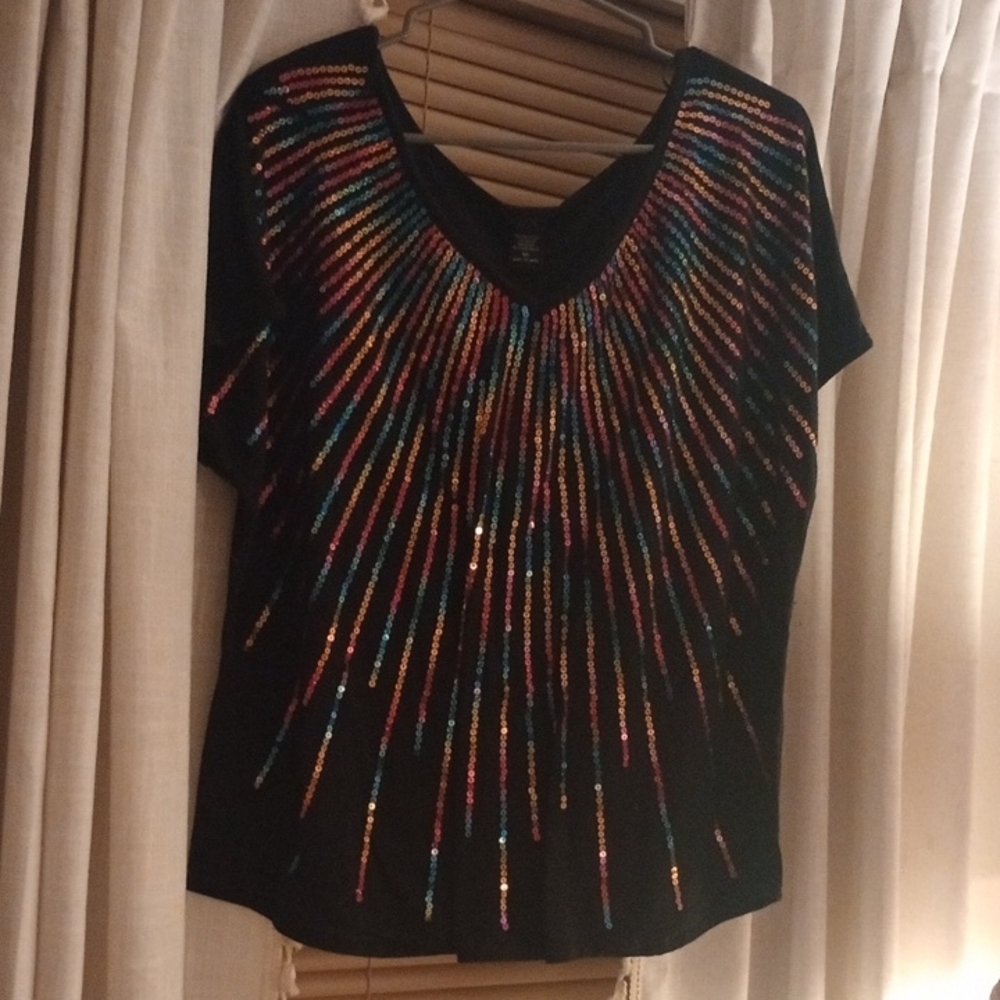 Deb Black Tee with Radiant Sequin Pattern